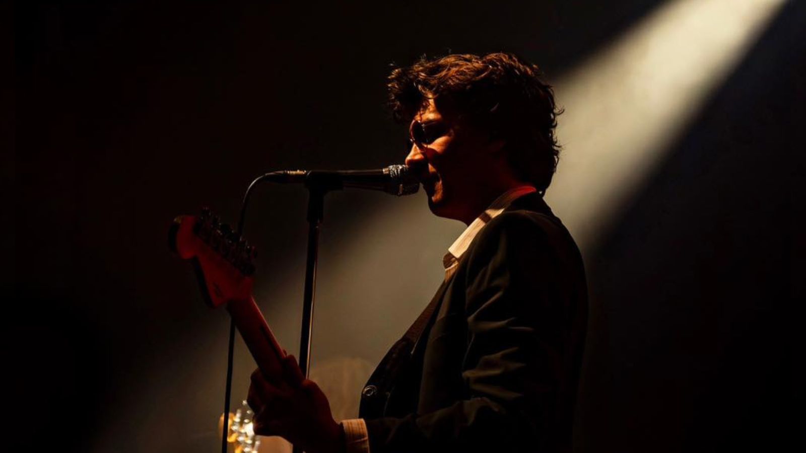 ARCTIC NUMPTIES + NOEL GALLAGHER’S HIGH FLYING CARPETS