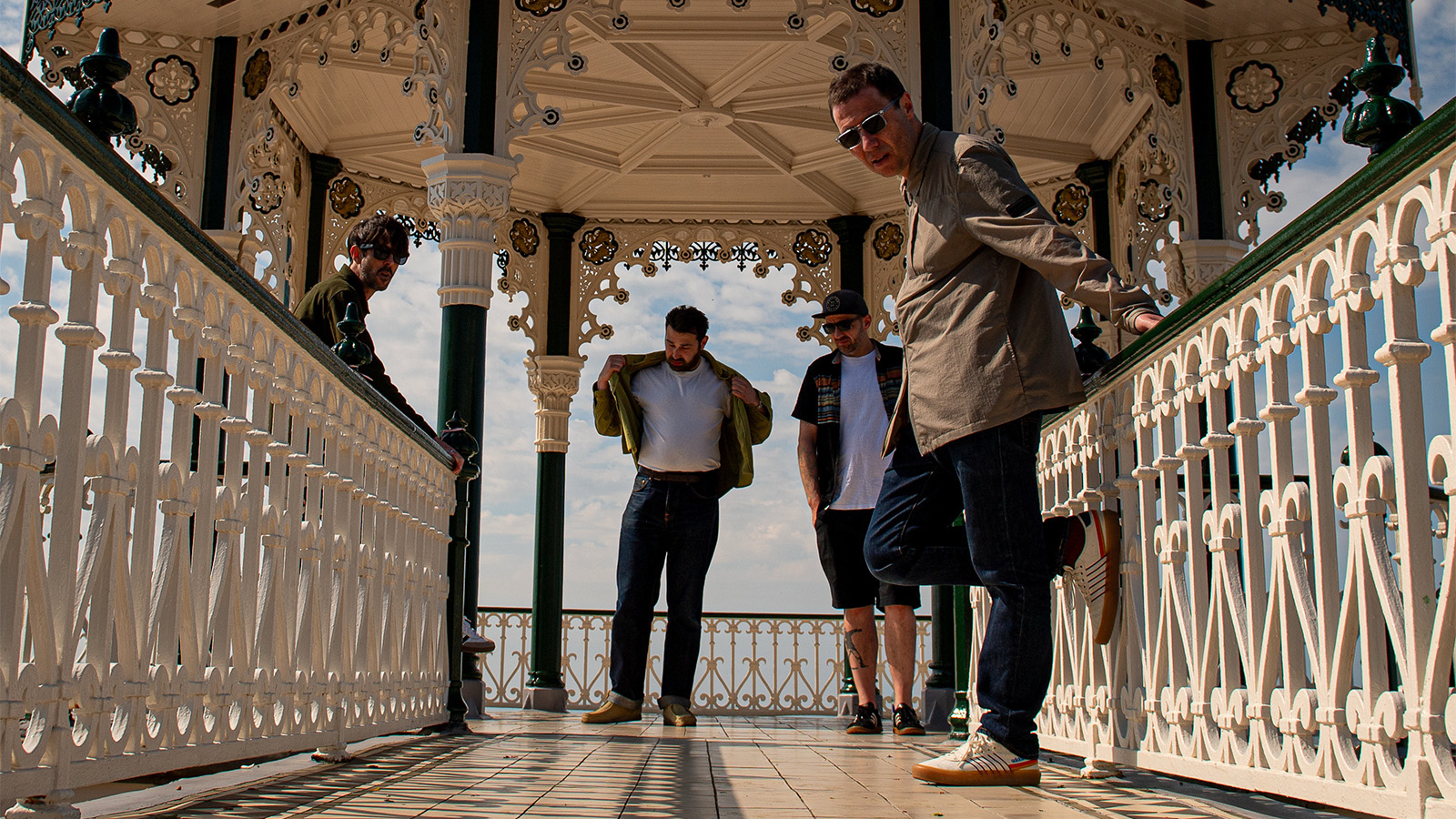 Ventrelles | Manchester, Lions Den