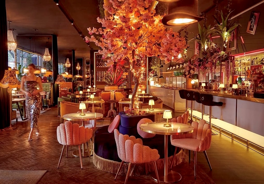 A VIBRANT STYLISH SUNDAY AFTERNOON SOCIAL! Good vibes & conversations!