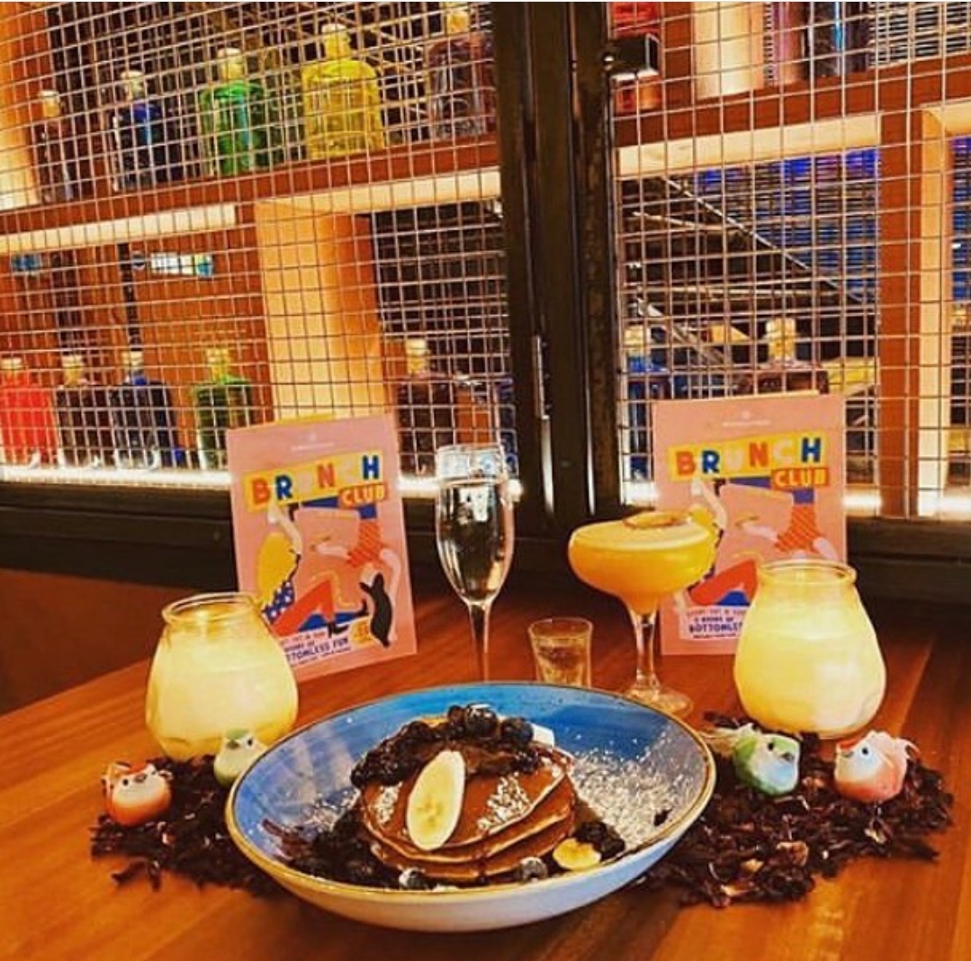 bottomless-brunch-at-revolution-london-clapham-high-st-london-on