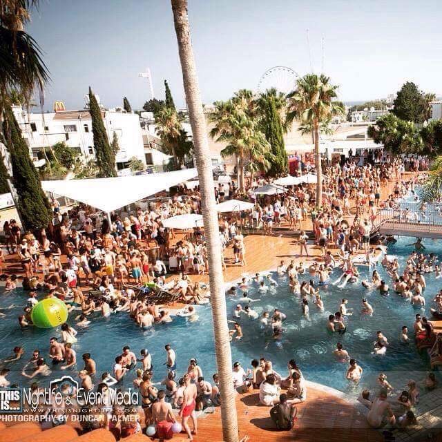 Pambos VIP XL cabana (includes silver drinks package)