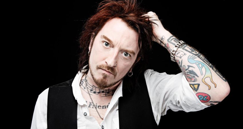 Ginger Wildheart plays The Wildhearts