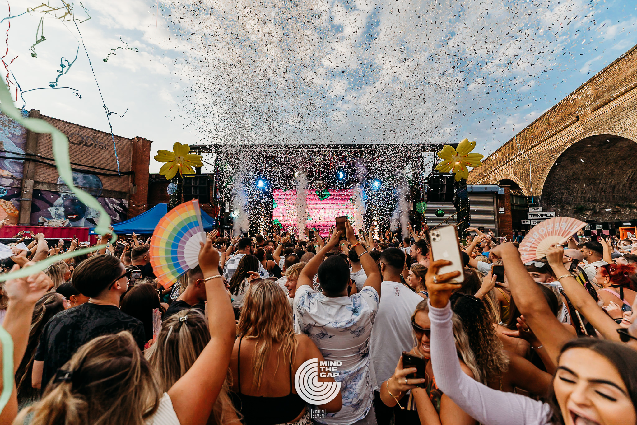 Groove presents The Shapeshifters – Luna Springs